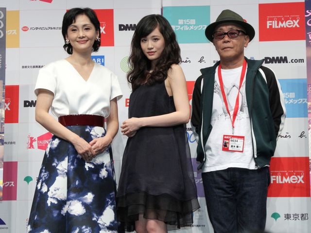 『さよなら歌舞伎町』舞台あいさつに登壇した（左から）南果歩、前田敦子、廣木隆一