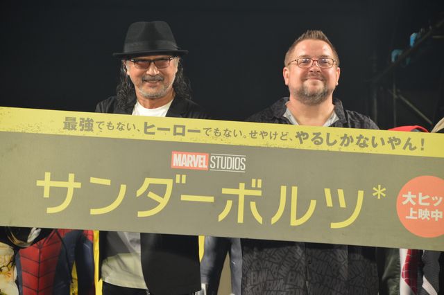 C.B.セブルスキー編集長と並んだ大塚明夫