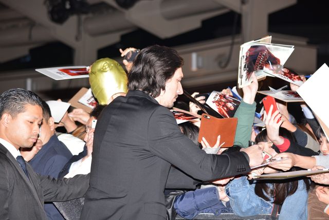 『スター・ウォーズ／最後のジェダイ』キャスト陣来日！レッドカーペットでファンサービス!!（6枚目）