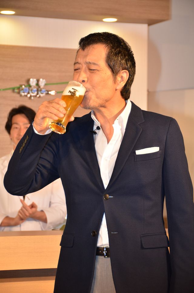矢沢永吉、ビール片手に上機嫌！フォトギャラリー（5枚目）