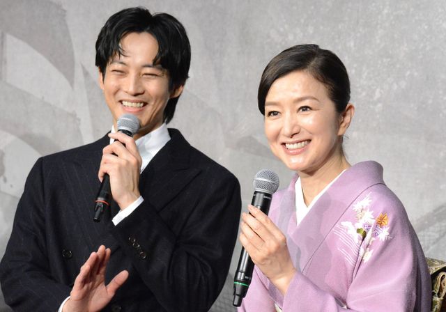 松坂桃李、鈴木京香