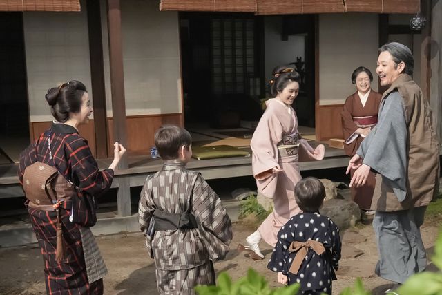 長男の勘太＆次男の勲らと一緒に…朝ドラ「ばけばけ」第116回の場面写真：フォトギャラリー