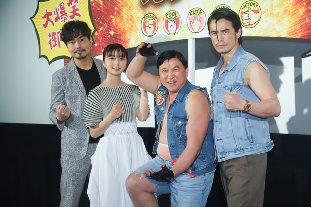 伊藤英明＆スギちゃんがGジャン交換！『KAPPEI カッペイ』大爆笑御礼舞台あいさつ（10枚目）