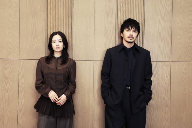 「ガス人間」で動画配信者に扮した広瀬すず&林遣都