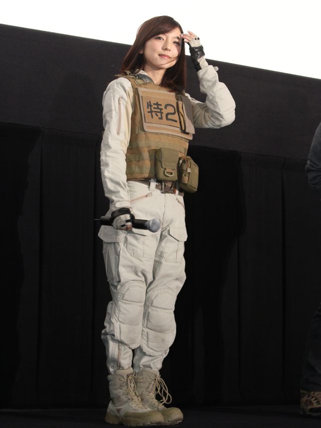 真野恵里菜のキュートな隊員服姿！フォトギャラリー（8枚目）