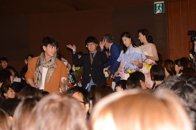佐藤健＆濱田岳“ツン”女子「嫌いじゃない」映画『世界から猫が消えたなら』完成披露舞台あいさつフォトギャラリー（2枚目）