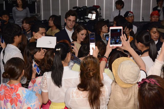 ジョニー・デップに押し寄せる人、人、人！『パイレーツ・オブ・カリビアン／最後の海賊』夏祭りプレミア！（2枚目）