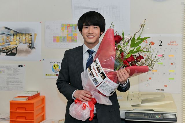 赤楚衛二の晴れやかな表情！映画『チェリまほ THE MOVIE ～30歳まで童貞だと魔法使いになれるらしい～』クランクアップ写真（2枚目）