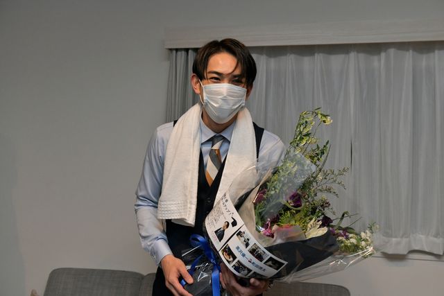 赤楚衛二の晴れやかな表情！映画『チェリまほ THE MOVIE ～30歳まで童貞だと魔法使いになれるらしい～』クランクアップ写真（3枚目）