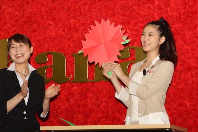 ちょっぴり恥ずかしそう？熱血指導中！武井咲“先生”フォトギャラリー（5枚目）