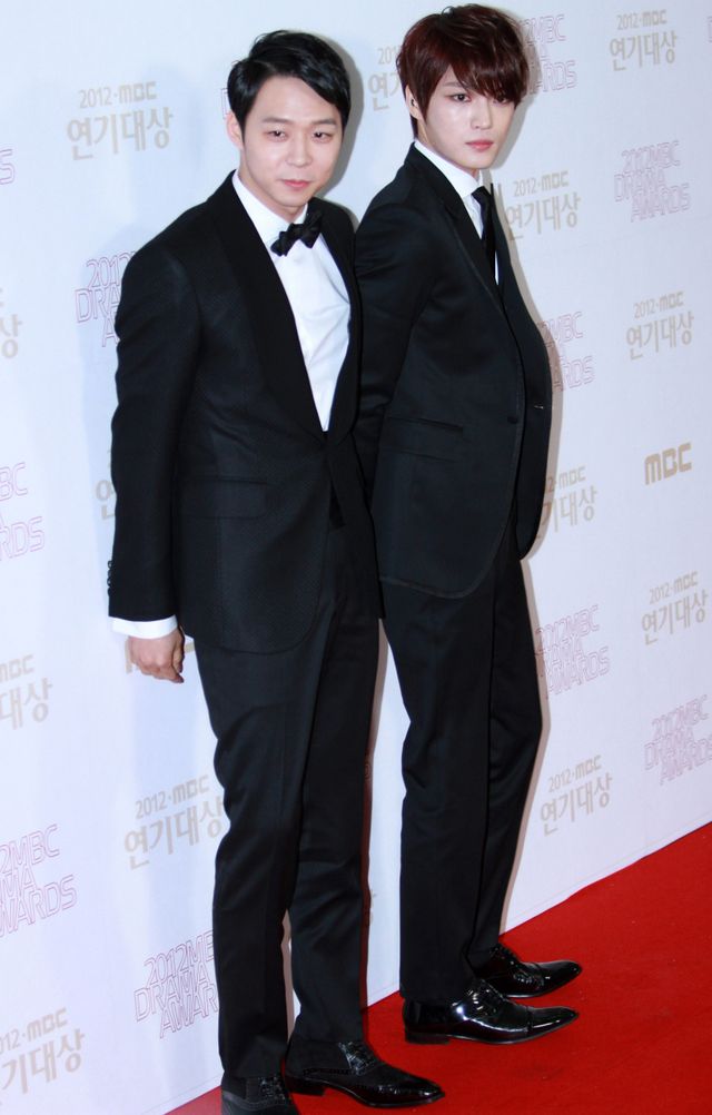 JYJのユチョンとジェジュン、「2012 MBC演技大賞」のレッドカーペットを一緒に歩く＜韓国JPICTURES＞：フォトギャラリー