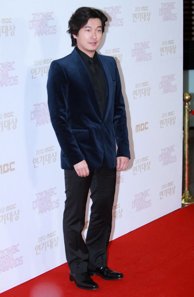 JYJのユチョンとジェジュン、「2012 MBC演技大賞」のレッドカーペットを一緒に歩く＜韓国JPICTURES＞（3枚目）