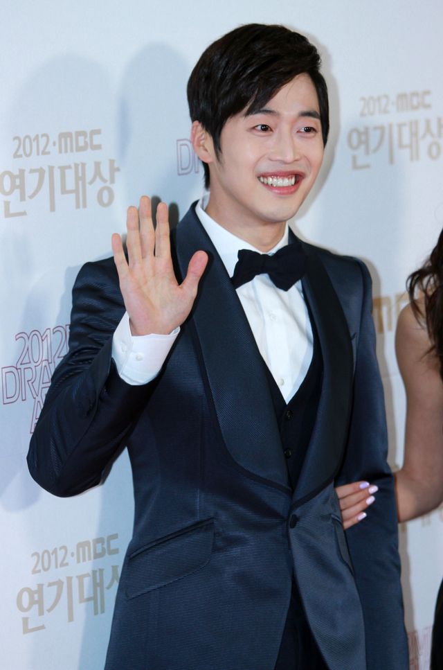 JYJのユチョンとジェジュン、「2012 MBC演技大賞」のレッドカーペットを一緒に歩く＜韓国JPICTURES＞（10枚目）