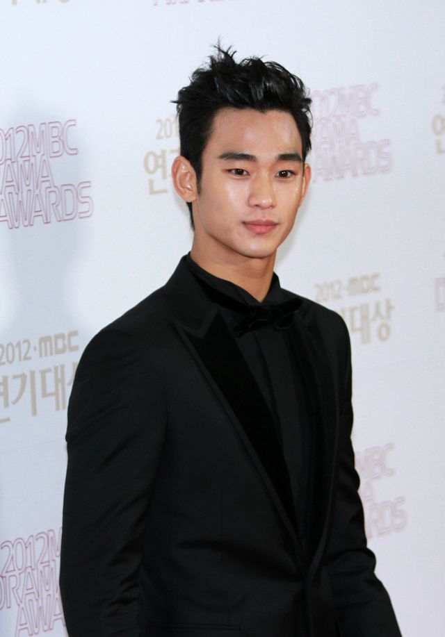 JYJのユチョンとジェジュン、「2012 MBC演技大賞」のレッドカーペットを一緒に歩く＜韓国JPICTURES＞（11枚目）