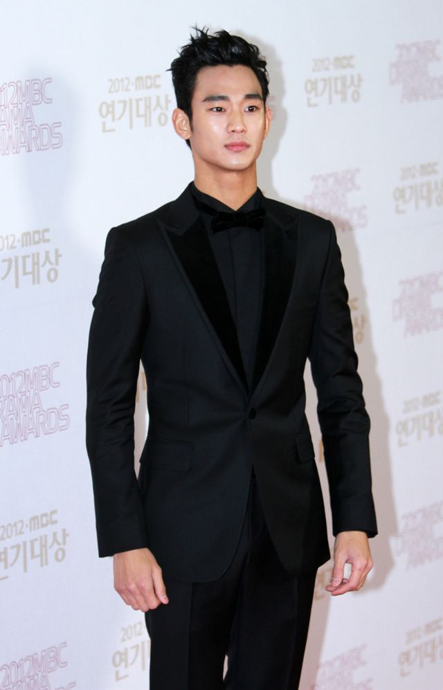 JYJのユチョンとジェジュン、「2012 MBC演技大賞」のレッドカーペットを一緒に歩く＜韓国JPICTURES＞（12枚目）