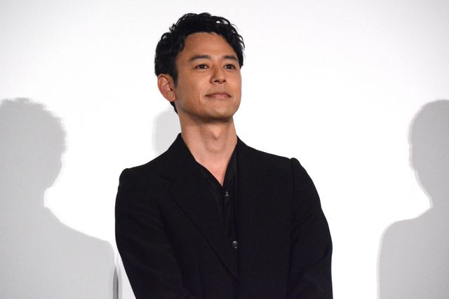 綾瀬はるか、黒ドレスで登場！菅田将暉、妻夫木聡らと『人はなぜラブレターを書くのか』初日舞台挨拶（5枚目）