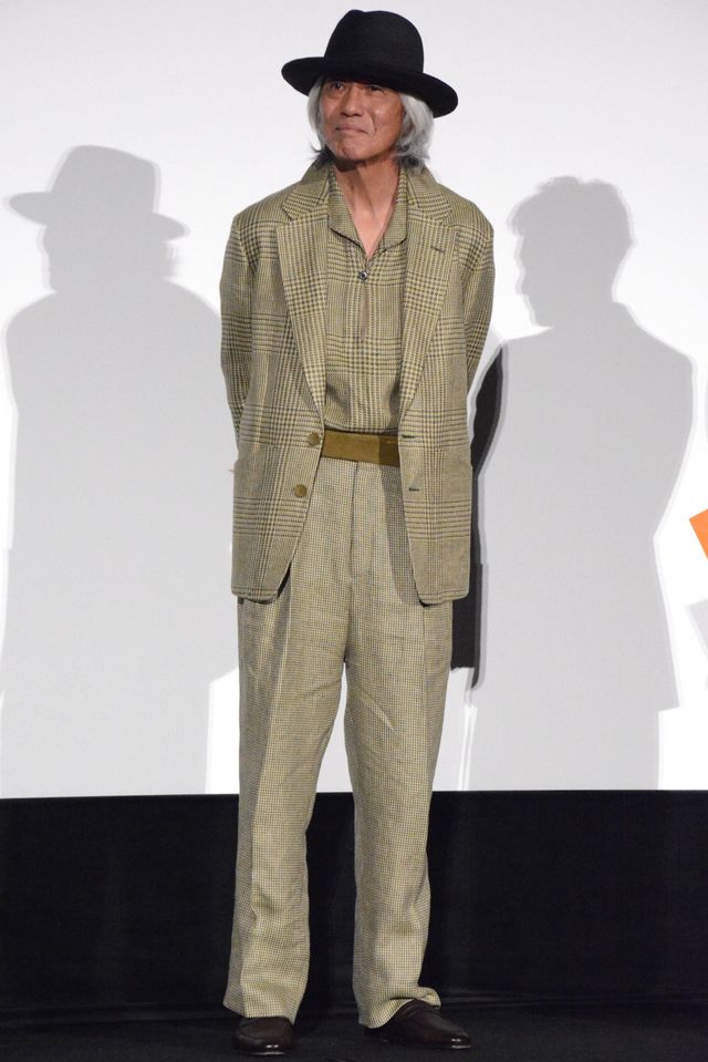 綾瀬はるか、黒ドレスで登場！菅田将暉、妻夫木聡らと『人はなぜラブレターを書くのか』初日舞台挨拶（9枚目）