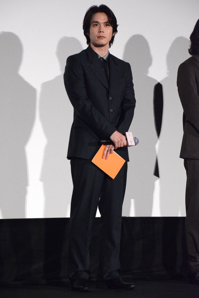 綾瀬はるか、黒ドレスで登場！菅田将暉、妻夫木聡らと『人はなぜラブレターを書くのか』初日舞台挨拶（10枚目）