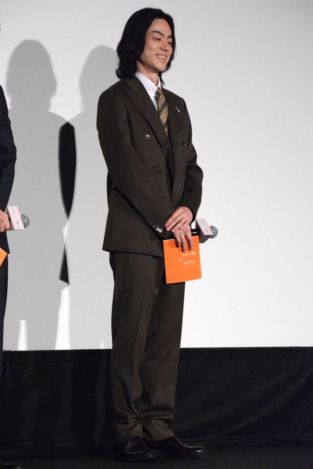 綾瀬はるか、黒ドレスで登場！菅田将暉、妻夫木聡らと『人はなぜラブレターを書くのか』初日舞台挨拶（11枚目）