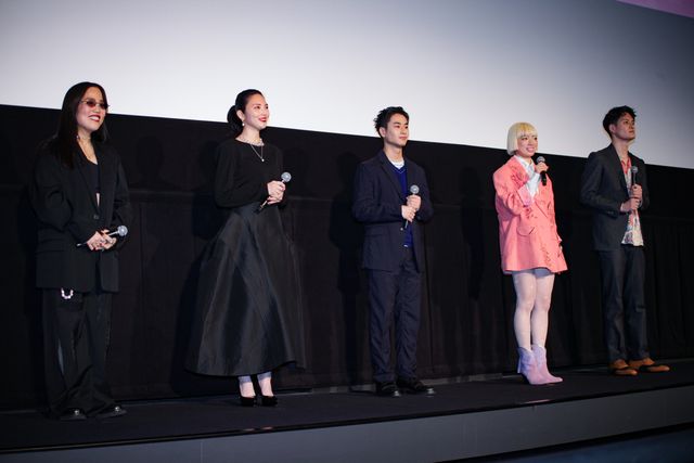 ゆりやん監督へ、欠席の南沙良からサプライズレターも！映画『禍禍女』初日舞台あいさつ（6枚目）