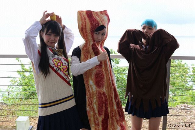 まゆゆ、衝撃のベーコン姿公開！フォトギャラリー（3枚目）