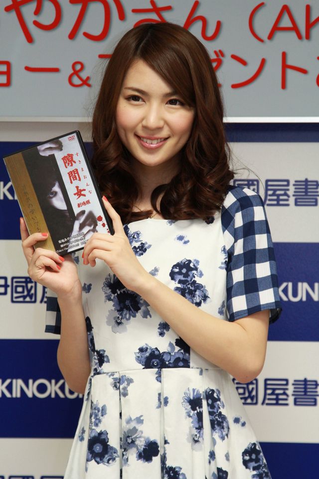 AKB48卒業を発表した菊地あやか、自身初となる個人でのイベント参加に笑顔！　画像ギャラリー（13枚目）