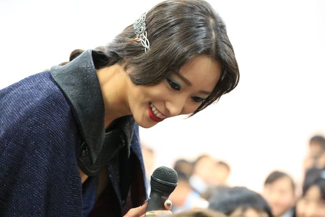 杏、母校・青学初等部で課外授業！フォトギャラリー（2枚目）