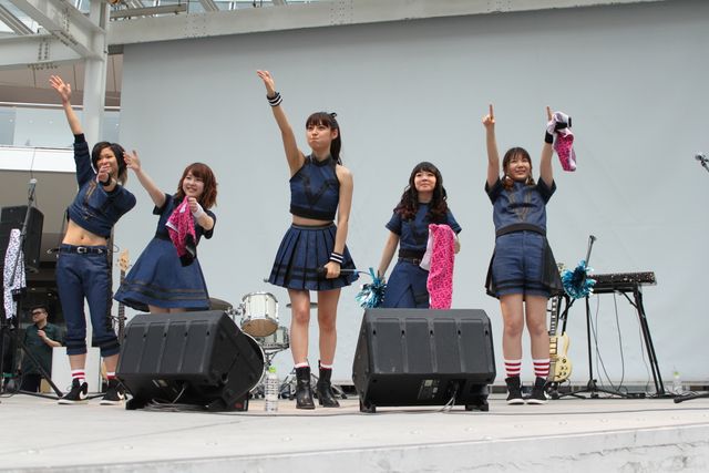 瀧本美織の美脚もちらり！LAGOONセカンドシングル発売記念イベント【フォトギャラリー】（8枚目）