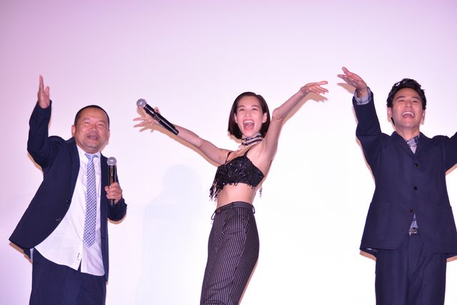 水原希子、大胆衣装で登場！『奥田民生になりたいボーイと出会う男すべて狂わせるガール』初日舞台あいさつ（16枚目）