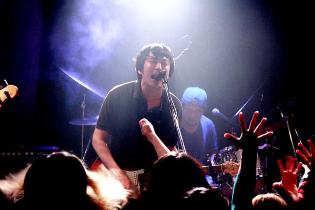 蛭子能収が犬を抱えるバンドが下北沢でライブ！　蛭子の代わりに出演したのは『桐島』のあの俳優！　画像ギャラリー（2枚目）