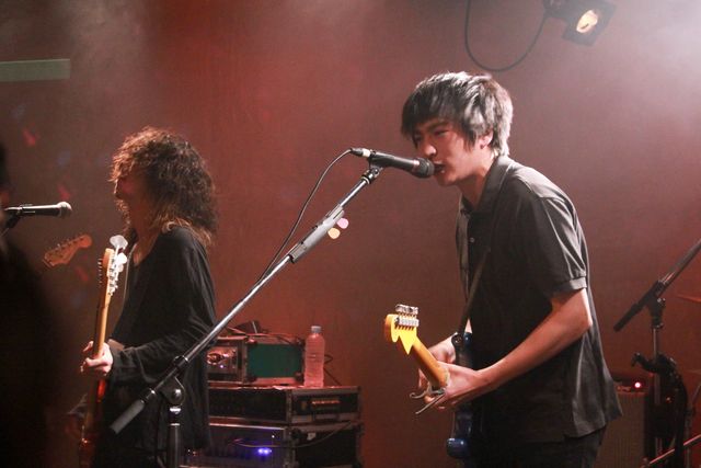 蛭子能収が犬を抱えるバンドが下北沢でライブ！　蛭子の代わりに出演したのは『桐島』のあの俳優！　画像ギャラリー（3枚目）