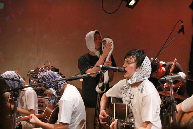 蛭子能収が犬を抱えるバンドが下北沢でライブ！　蛭子の代わりに出演したのは『桐島』のあの俳優！　画像ギャラリー（7枚目）