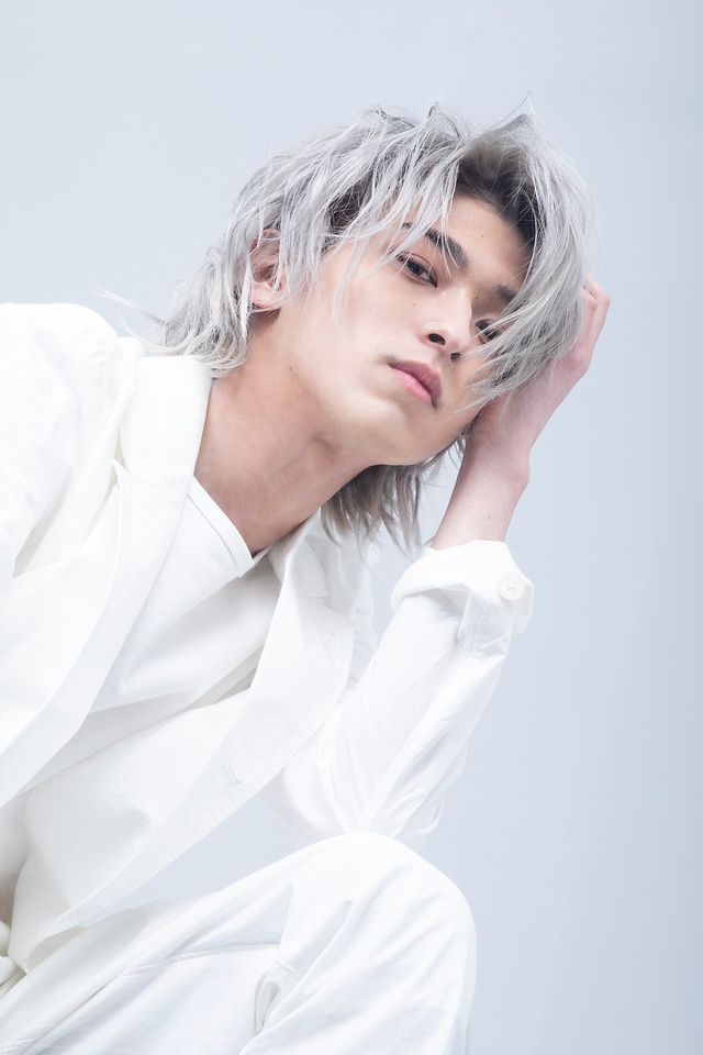 銀髪も！「横浜流星メモリアル写真集『流跡』」が2位！：フォトギャラリー