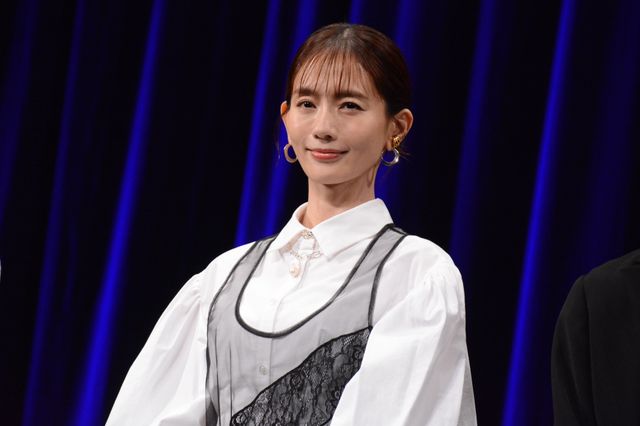 堺雅人、ハートポーズにアタフタ…井川遥、中村ゆり、吉瀬美智子らと『平場の月』完成披露（11枚目）