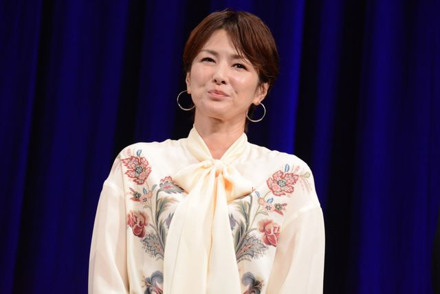 堺雅人、ハートポーズにアタフタ…井川遥、中村ゆり、吉瀬美智子らと『平場の月』完成披露（13枚目）