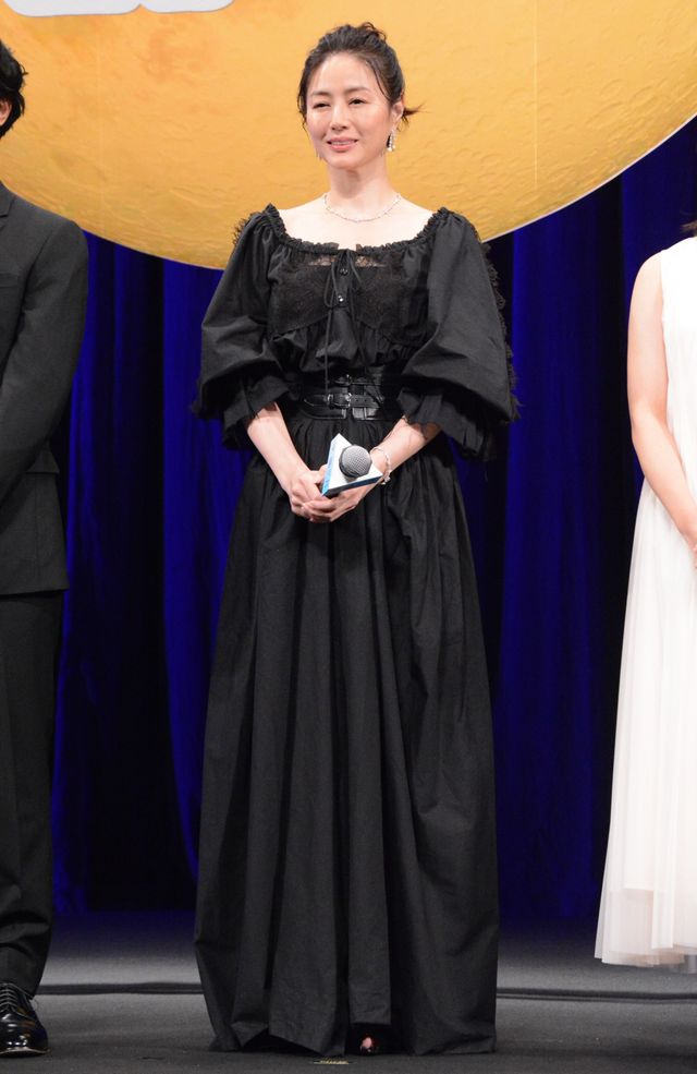 堺雅人、ハートポーズにアタフタ…井川遥、中村ゆり、吉瀬美智子らと『平場の月』完成披露（15枚目）