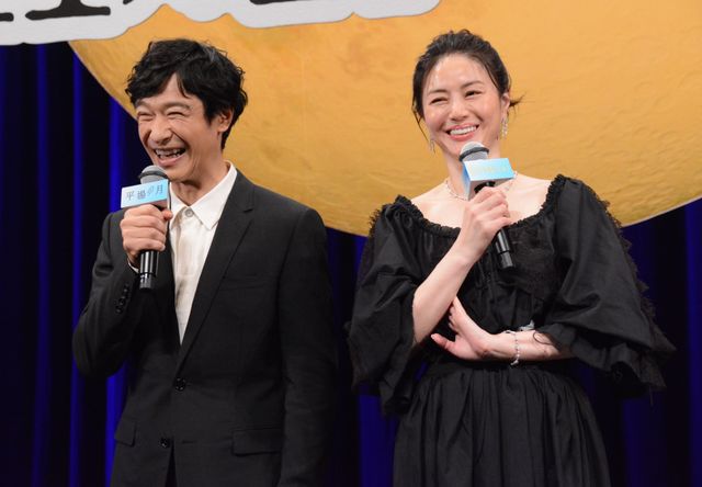 堺雅人、ハートポーズにアタフタ…井川遥、中村ゆり、吉瀬美智子らと『平場の月』完成披露（24枚目）