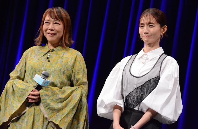 堺雅人、ハートポーズにアタフタ…井川遥、中村ゆり、吉瀬美智子らと『平場の月』完成披露（25枚目）