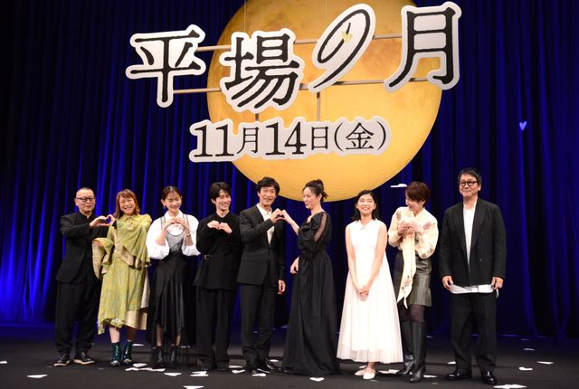 堺雅人、ハートポーズにアタフタ…井川遥、中村ゆり、吉瀬美智子らと『平場の月』完成披露（28枚目）