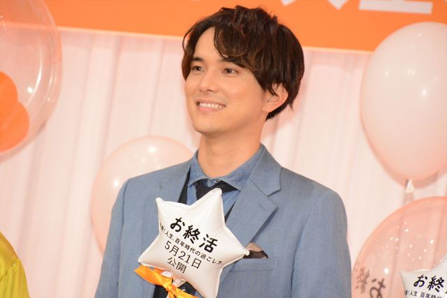 剛力彩芽、鮮やかなドレスで水野勝らと登場！（6枚目）