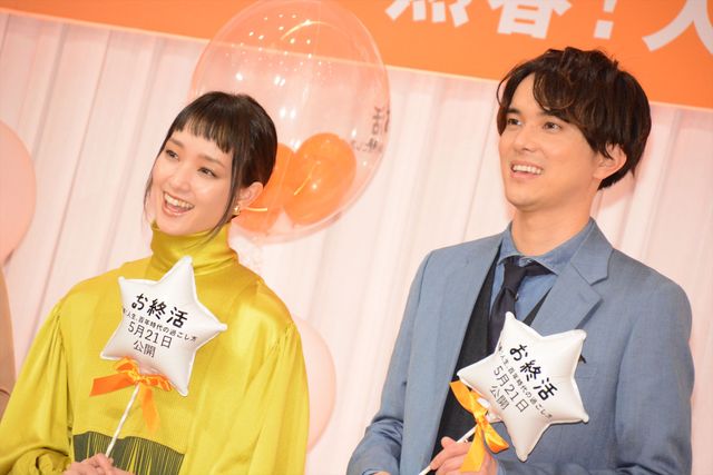 剛力彩芽、鮮やかなドレスで水野勝らと登場！（12枚目）