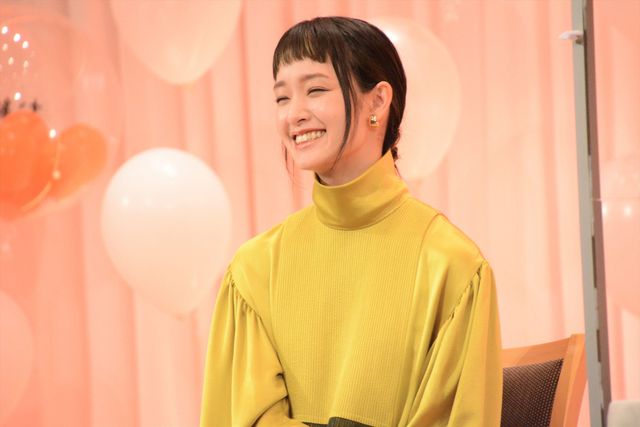 剛力彩芽、鮮やかなドレスで水野勝らと登場！（15枚目）