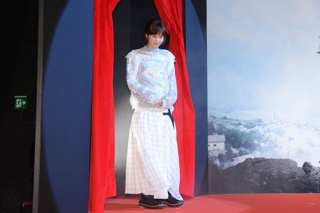 なんだか幻想的！ホログラムアルと本田翼がこっつん　映画『鋼の錬金術師』ジャパンプレミア（2枚目）