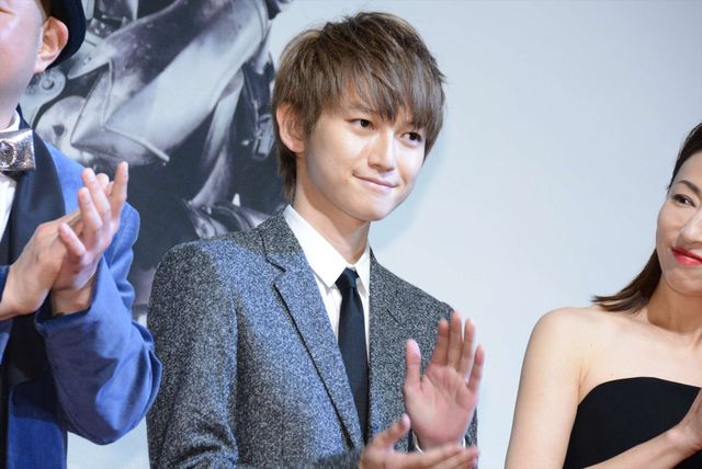 なんだか幻想的！ホログラムアルと本田翼がこっつん　映画『鋼の錬金術師』ジャパンプレミア（5枚目）