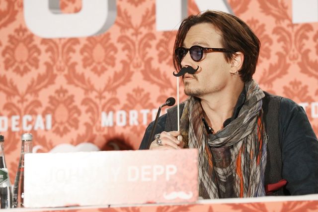 ジョニー・デップ、ちょびヒゲ片手に会見！『チャーリー・モルデカイ』ワールドプレミアフォトギャラリー：フォトギャラリー