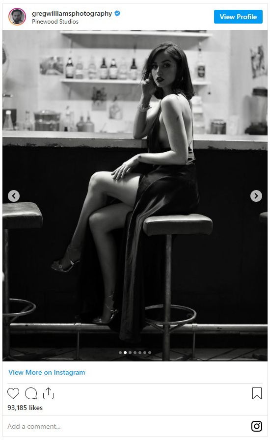 『007／ノー・タイム・トゥ・ダイ』アナ・デ・アルマスのメイキング写真（2枚目）