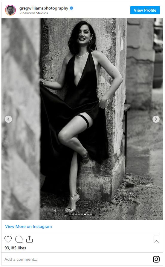 『007／ノー・タイム・トゥ・ダイ』アナ・デ・アルマスのメイキング写真（5枚目）