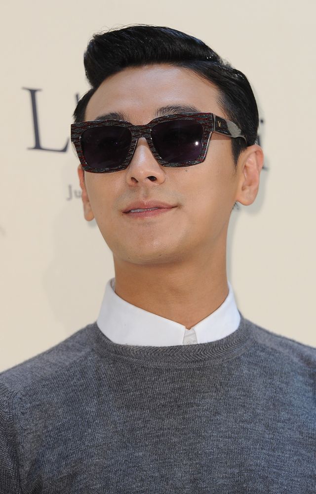 チャン・グンソクほか韓流スターたちのかばんに合わせたコーディネートは必見！フォトギャラリー（6枚目）