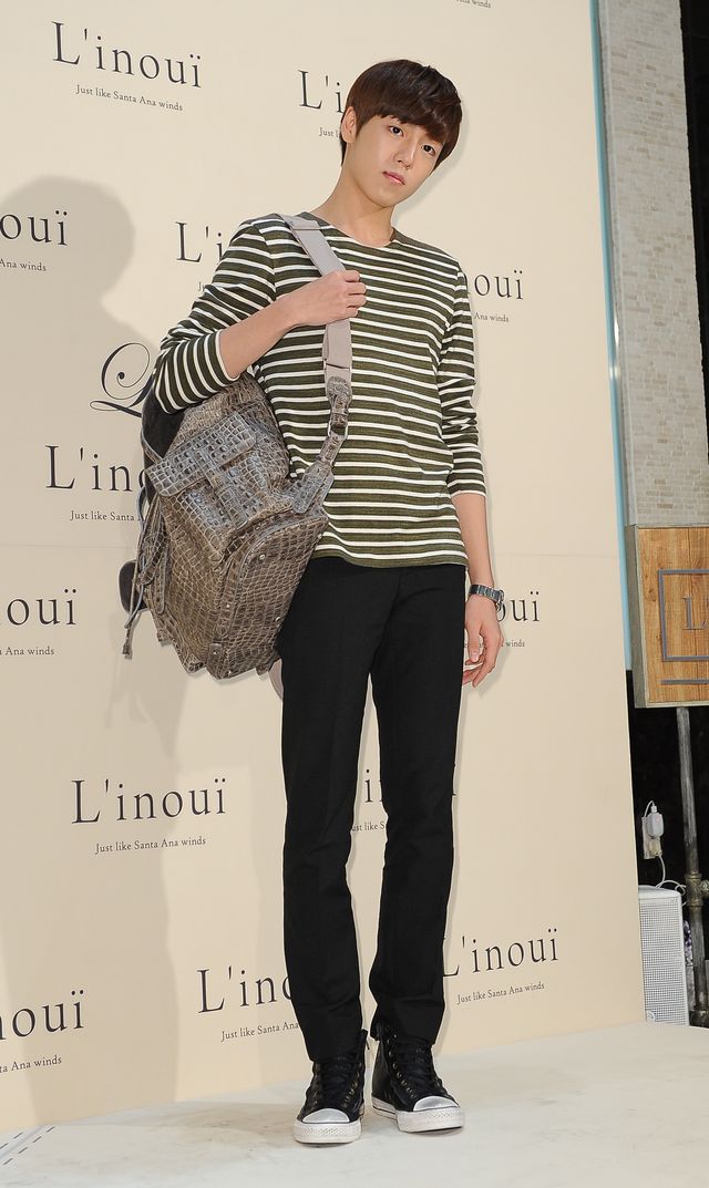 チャン・グンソクほか韓流スターたちのかばんに合わせたコーディネートは必見！フォトギャラリー（8枚目）