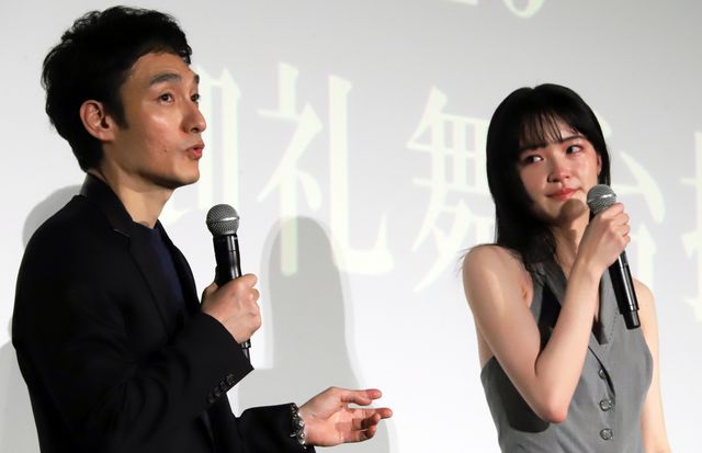 草なぎ剛、服部樹咲の成長ぶりに驚き！『ミッドナイトスワン』ロングラン最終上映御礼舞台あいさつ（9枚目）